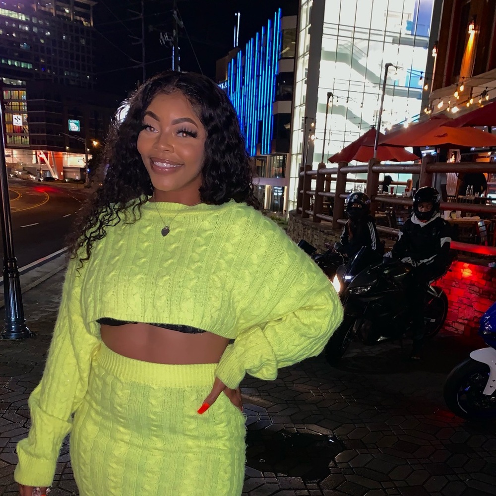 Meet your Posher, Alexis